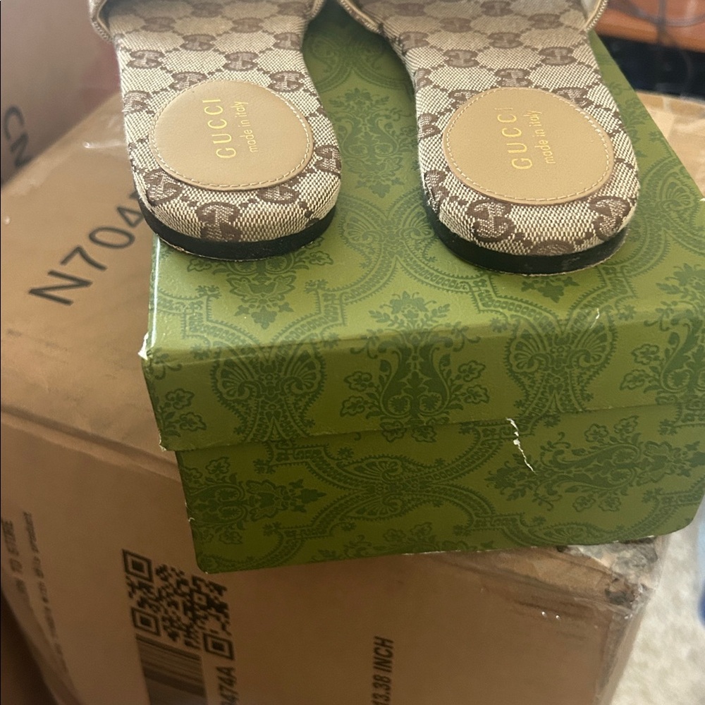 Gucci Beige and Gold Women's Slippers - Picture 5 of 6